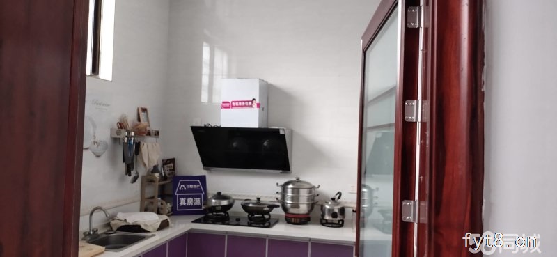 房屋朝南,精装修,采光极好,院内空气清新,院内可以种菜。