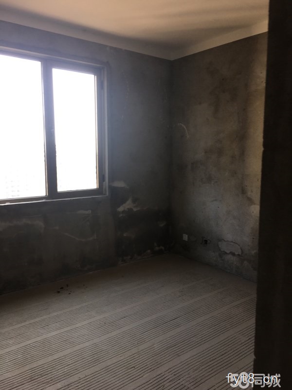 花千树洋房11楼送阁楼118平方有房产证可以按揭产证满两年